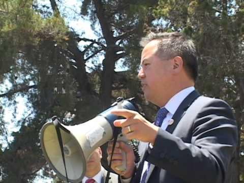 Rally outside ACCJC meeting 