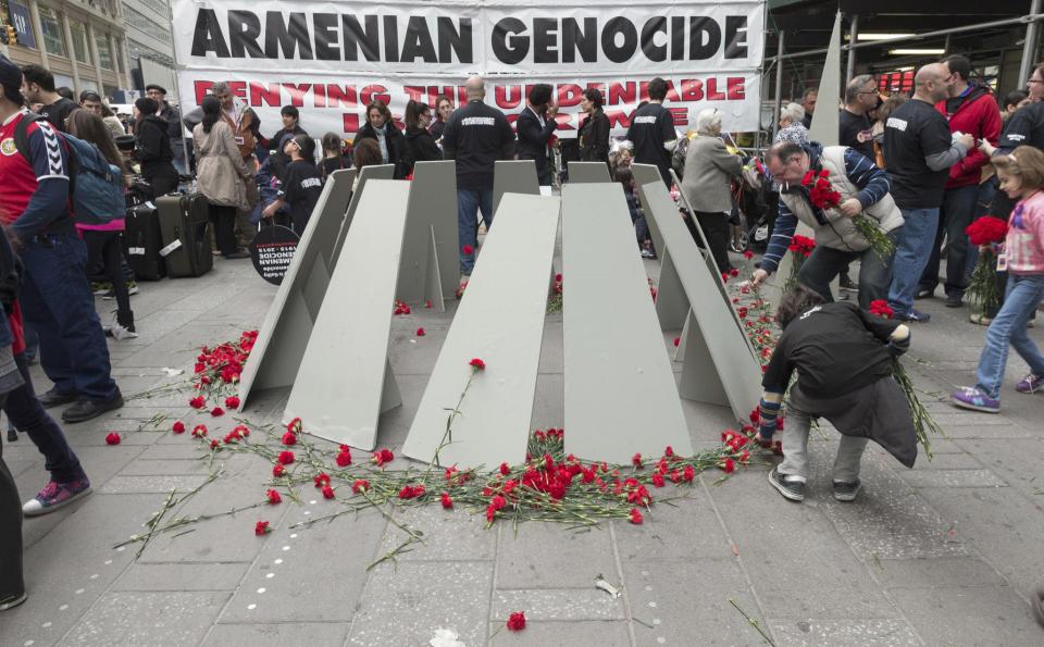People in New York gather around 100th anniversary memorial to Armenian Genocide in 2015