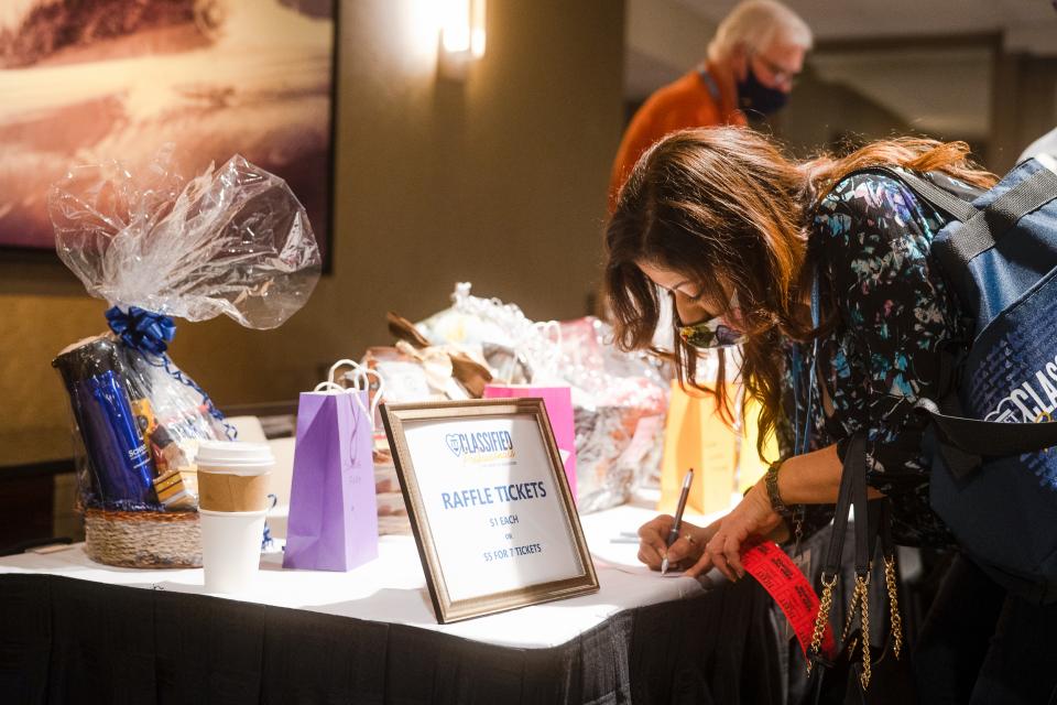 member signs up for raffle