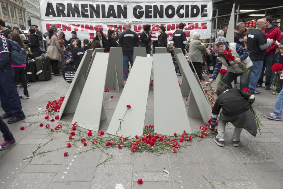 People in New York gather around 100th anniversary memorial to Armenian Genocide in 2015