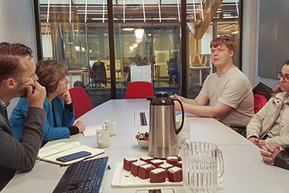 In Oslo, high schoolers describe the democratic functioning of their student councils. 